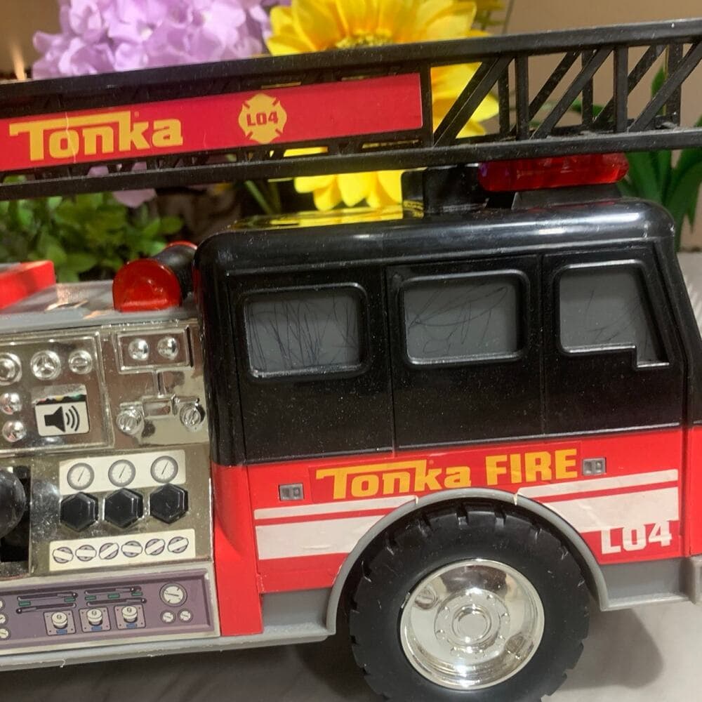 Firetruck toy - Thumbnail 3
