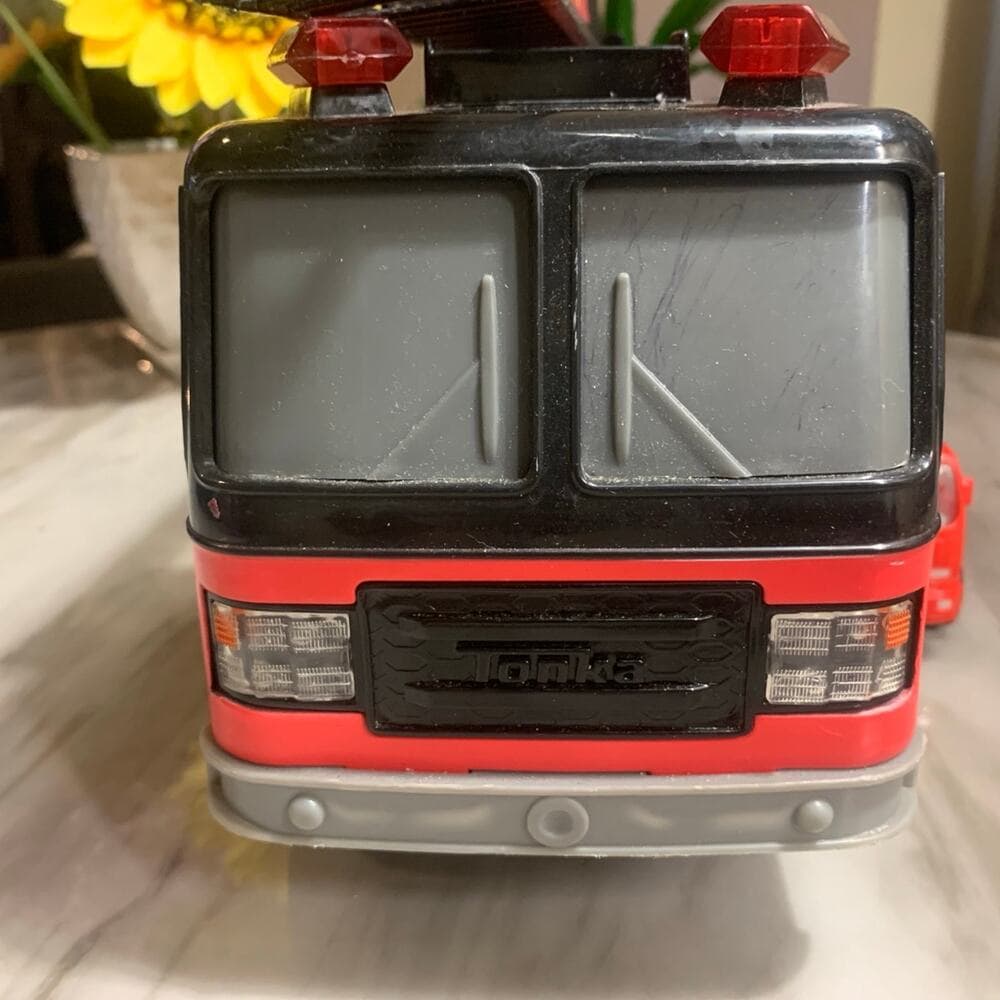 Firetruck toy - Thumbnail 2