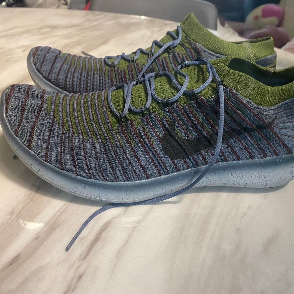 Nike sneakers Size 10.5 - Thumbnail 2