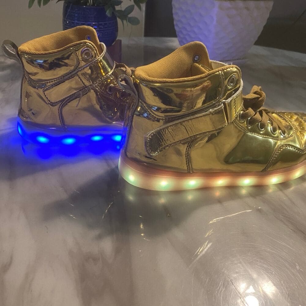 Woman’s sneakers size 5.5 - Thumbnail 9