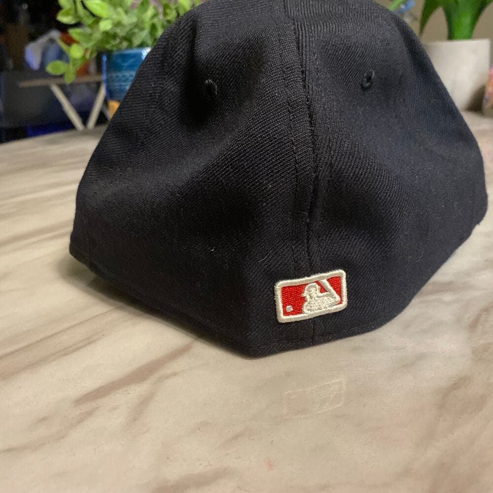 New Era Hat Size 7 5/8 - Thumbnail 2