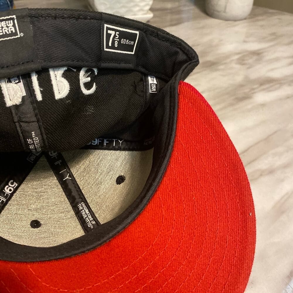 New Era Hat Size 7 5/8 - Thumbnail 3
