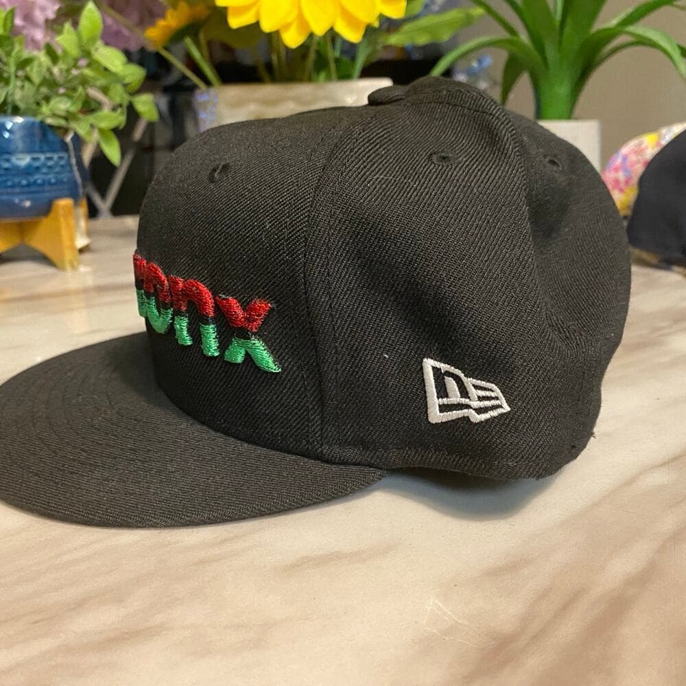 New Era Hat Size 7 1/2 Bronx - Thumbnail 3