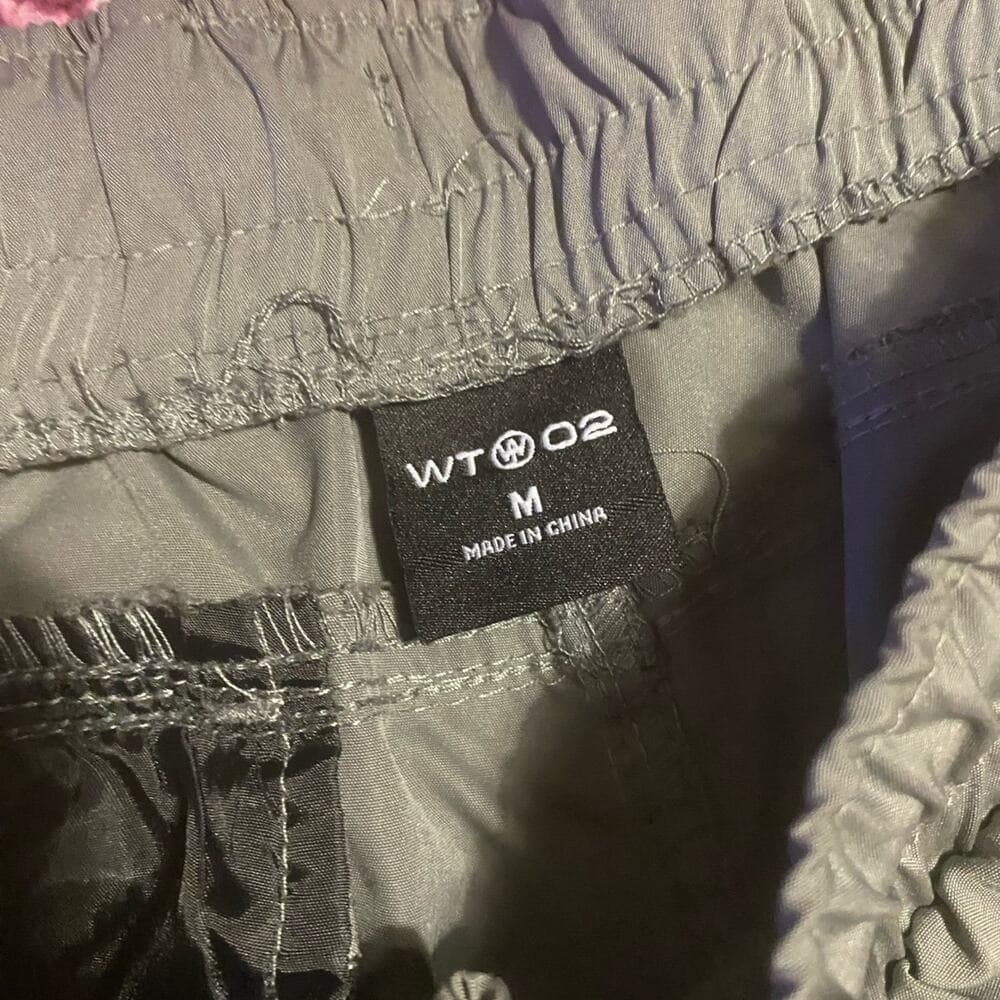 Men’s pants size medium - Thumbnail 3