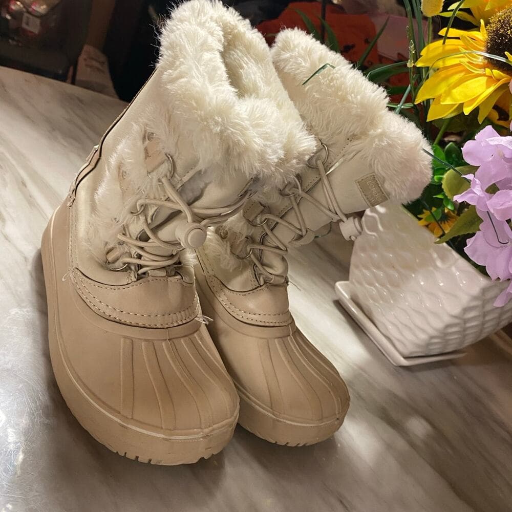 London Fog boots size 3 For Girls