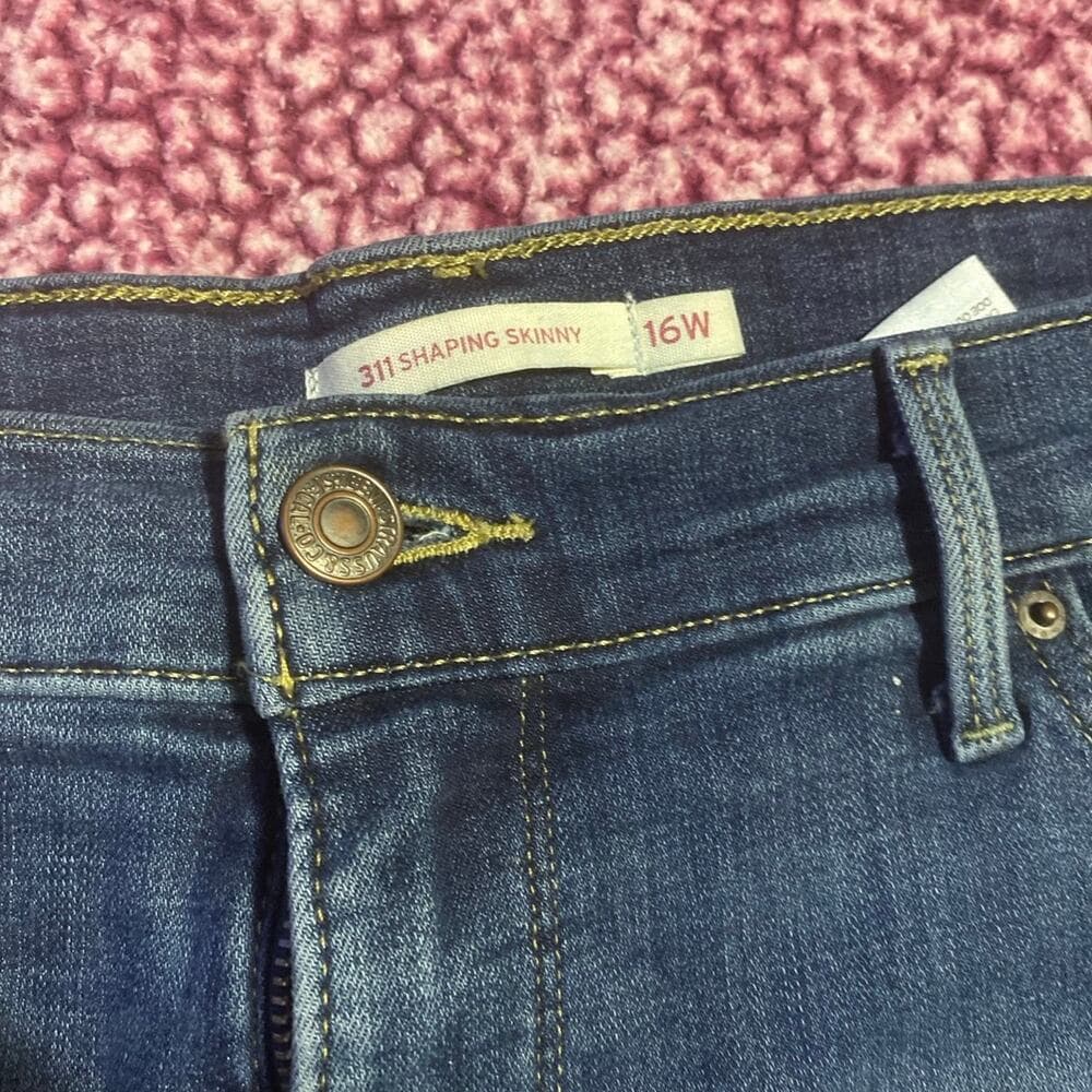 Levi’s women’s jeans size 16 - Thumbnail 2