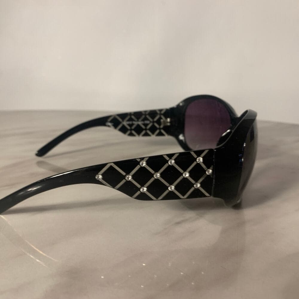 Foster Grant Women’s Black Sunglasses - Thumbnail 3