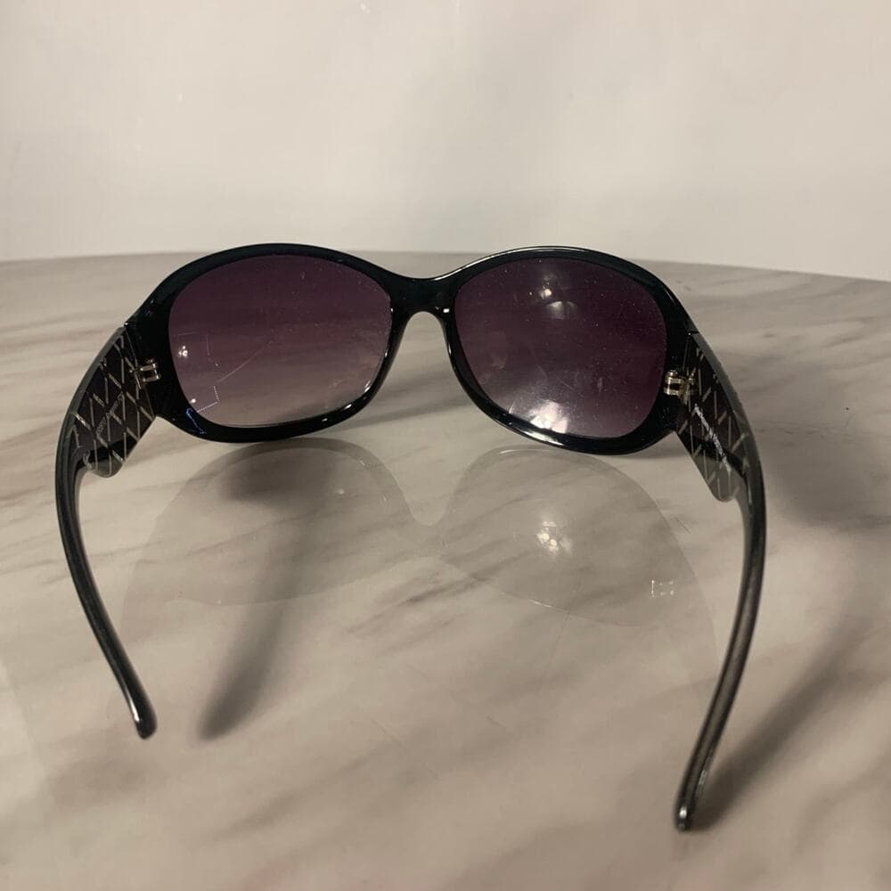 Foster Grant Women’s Black Sunglasses - Thumbnail 2