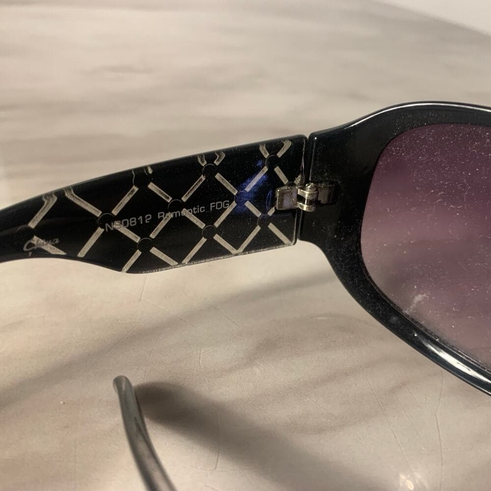 Foster Grant Women’s Black Sunglasses - Thumbnail 5