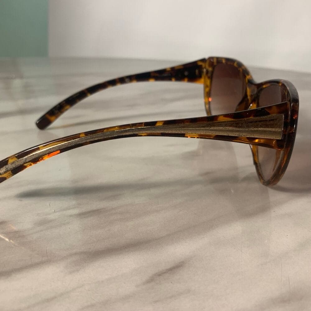 Women’s Sunglasses - Thumbnail 3