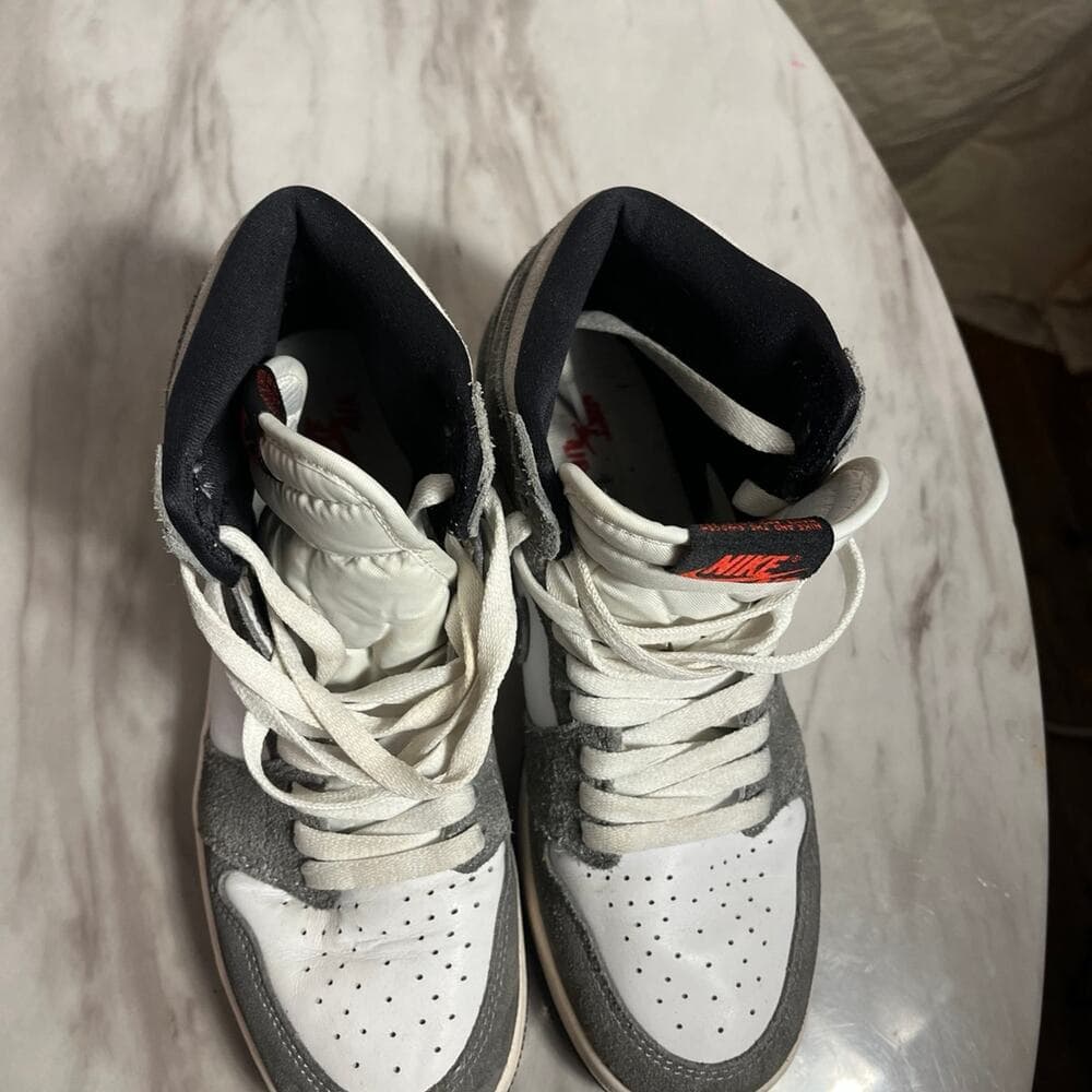 Air Jordan 1 Retro High OG Smoke Grey Size 6.5 Y - Thumbnail 5
