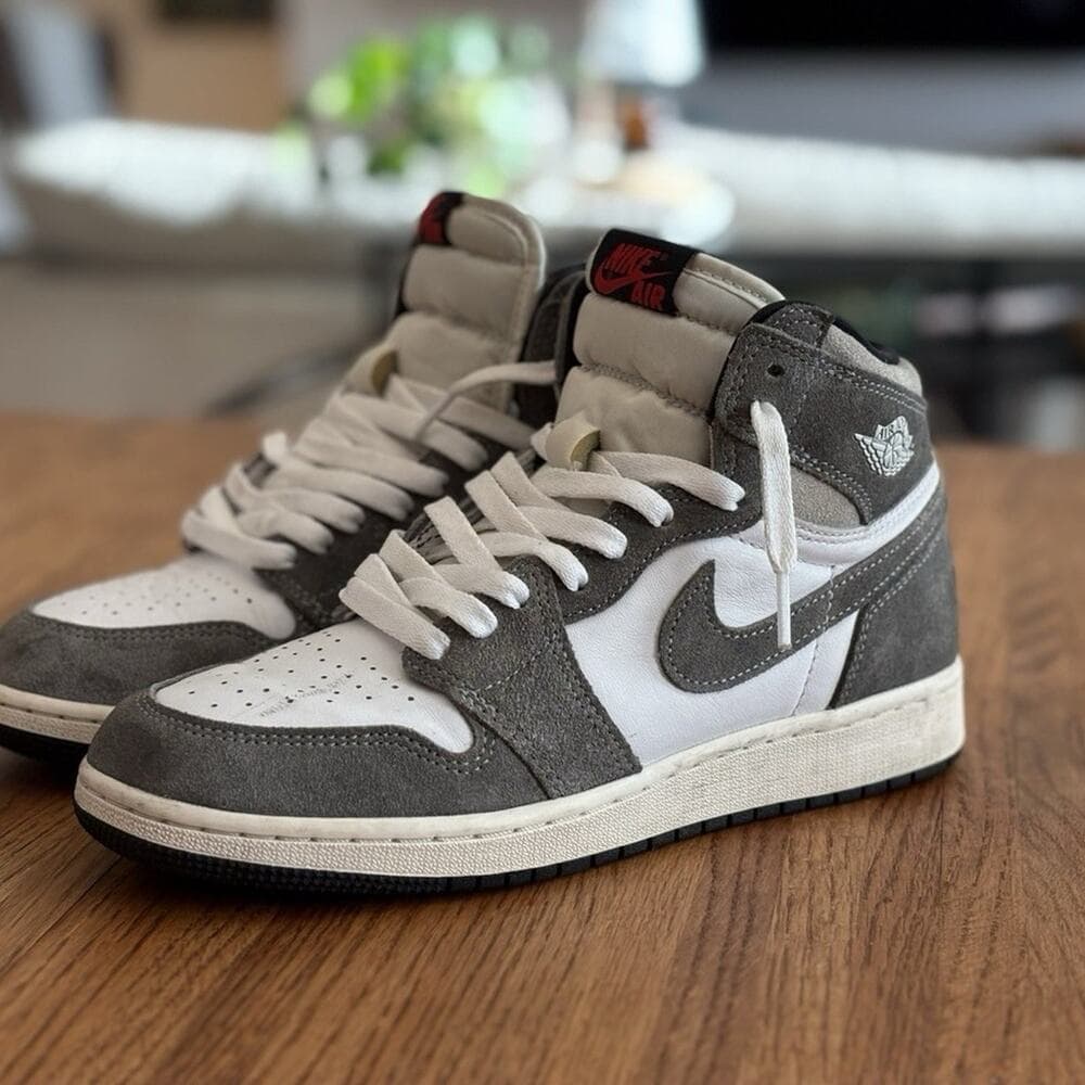Air Jordan 1 Retro High OG Smoke Grey Size 6.5 Y - Thumbnail 7