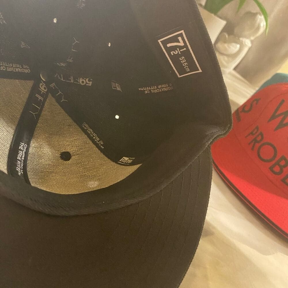 New era hat 7 1/2 - Thumbnail 4