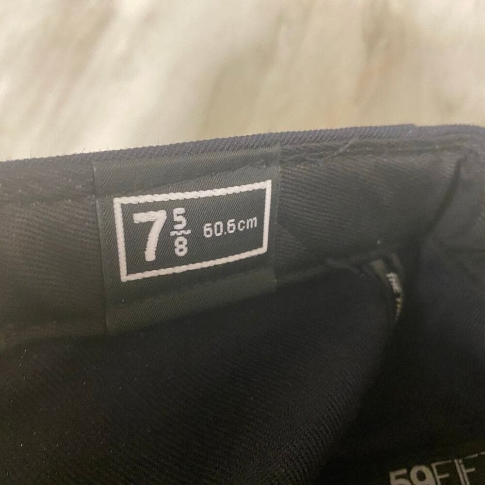 New Era hat 7 5/8 - Thumbnail 4