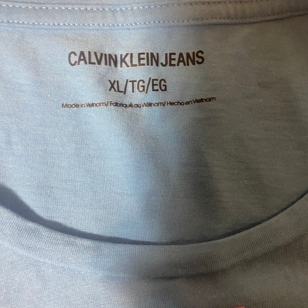 Calvin Klein T-shirt Size XL - Thumbnail 4