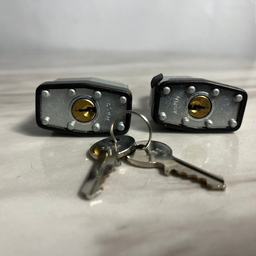 A Bundle Of 2 40mm Locks - Thumbnail 3