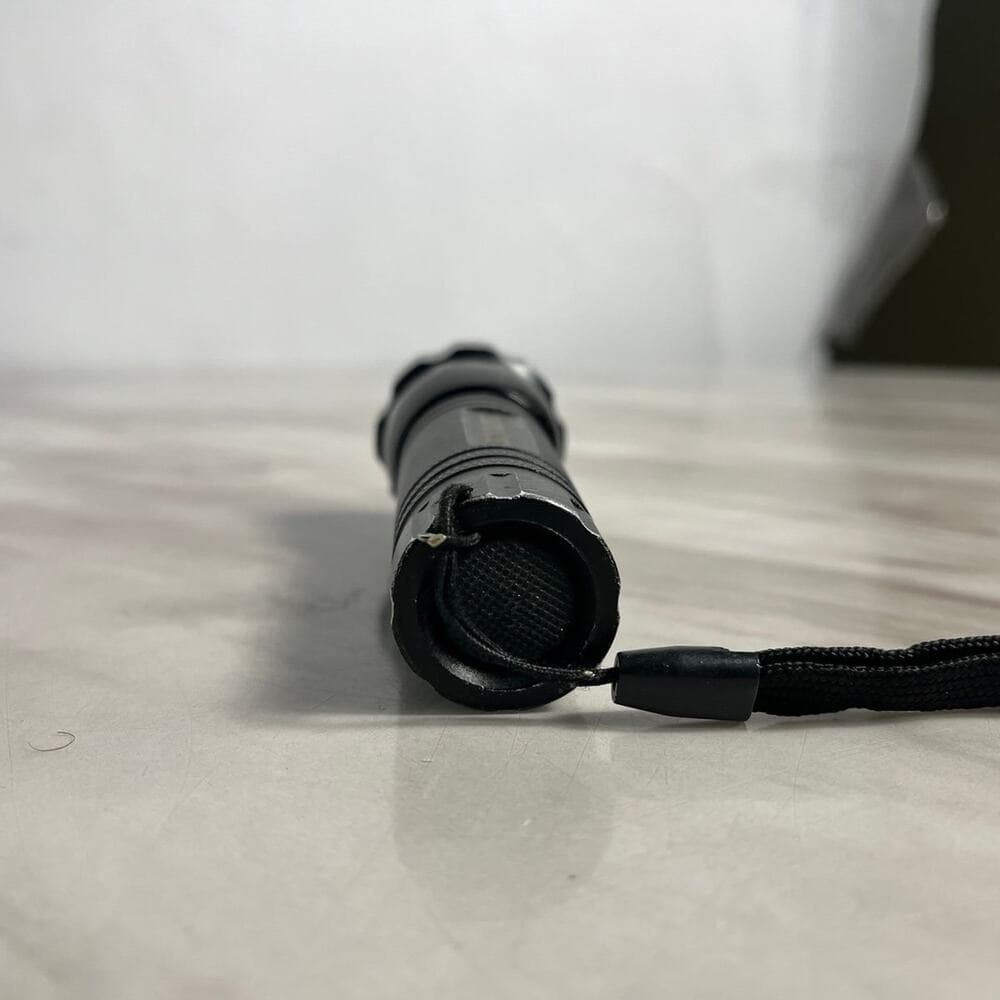 Defiant Mini Flashlight - Thumbnail 3