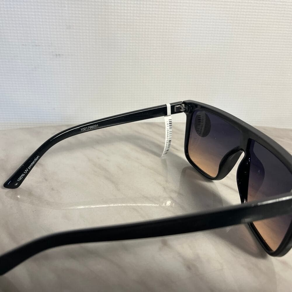 Sunglasses Men’s Or Women’s - Thumbnail 2