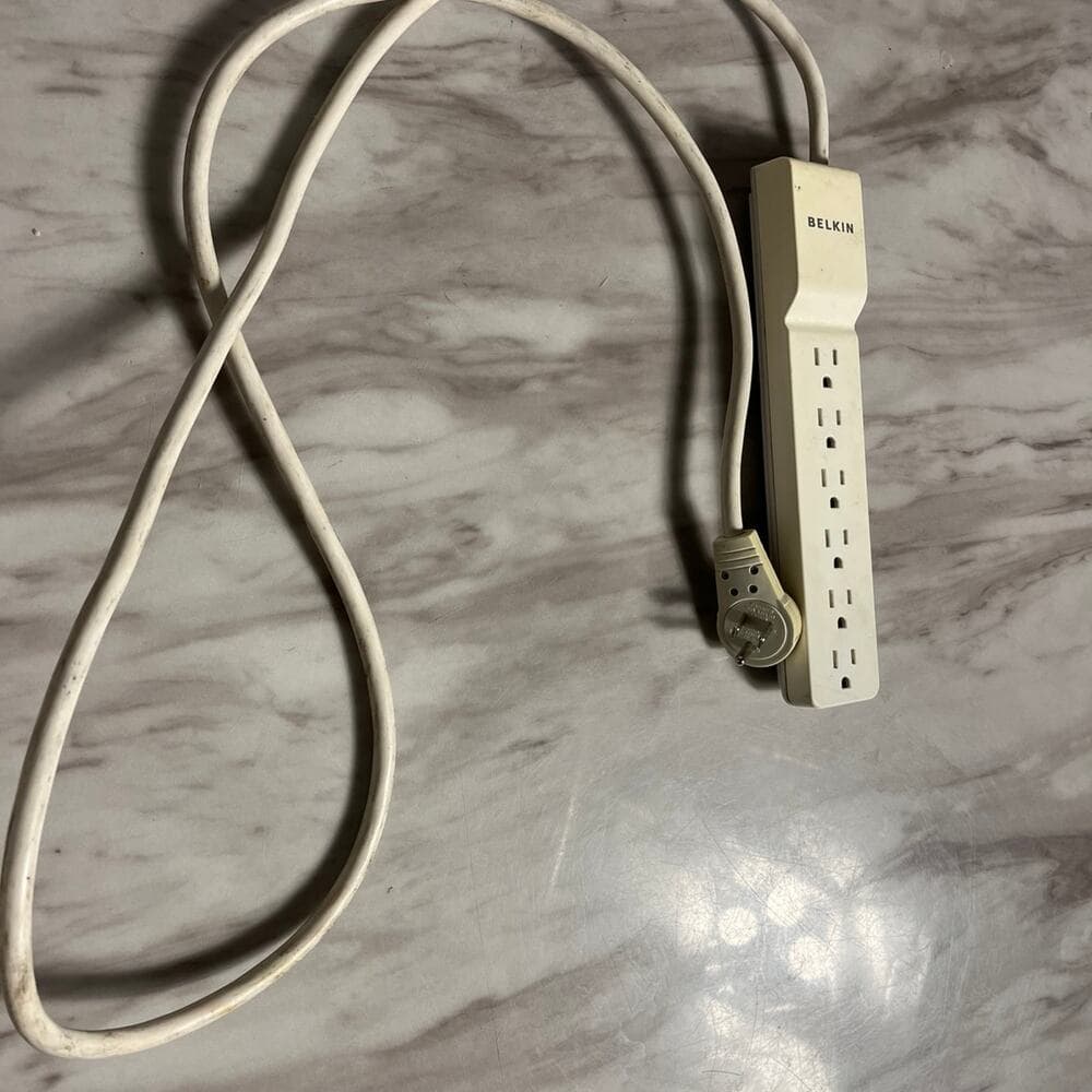 6 Outlet Home Office Surge Protector - Thumbnail 2