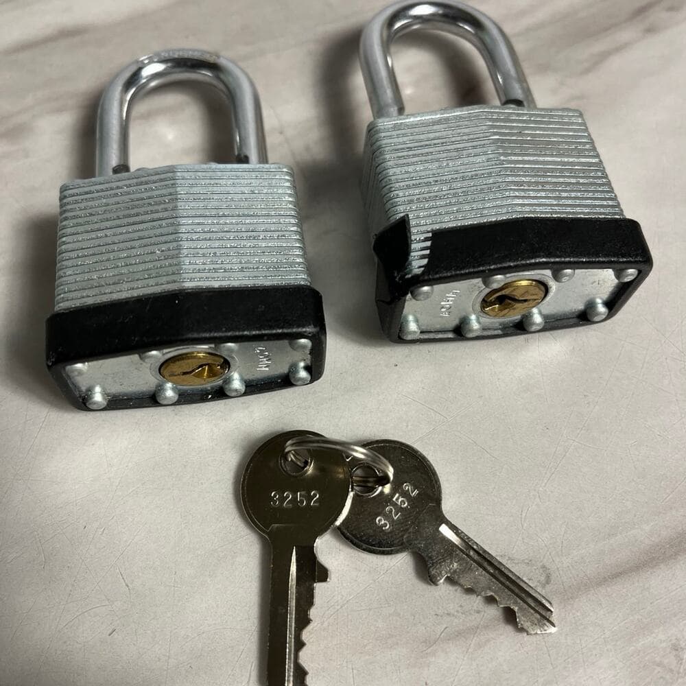 A Bundle Of 2 40mm Locks - Thumbnail 2