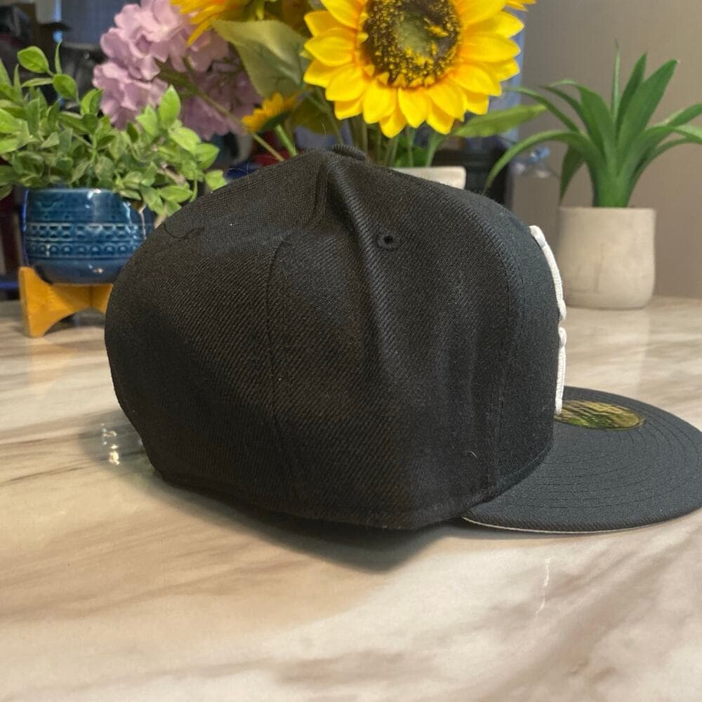 New Era Hat Size 7 1/4 - Thumbnail 4