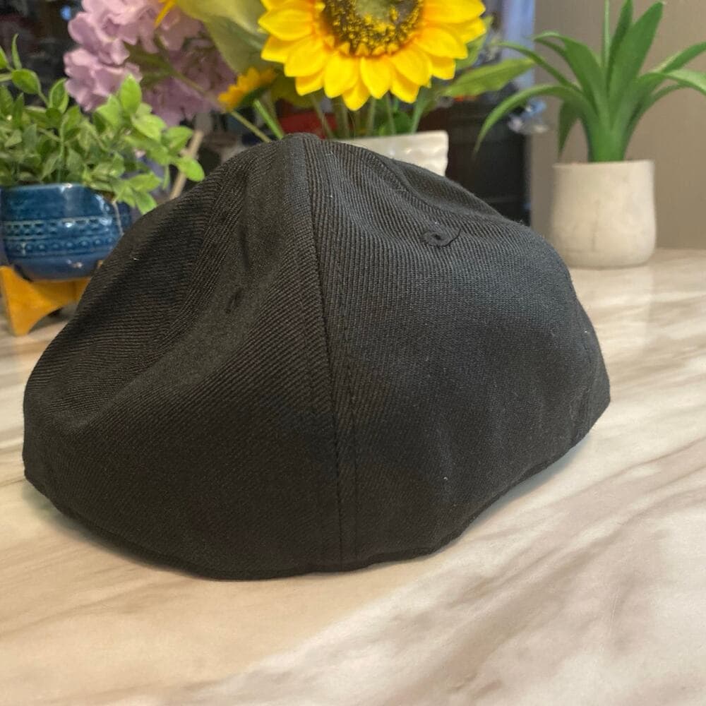 New Era Hat Size 7 1/4 - Thumbnail 3