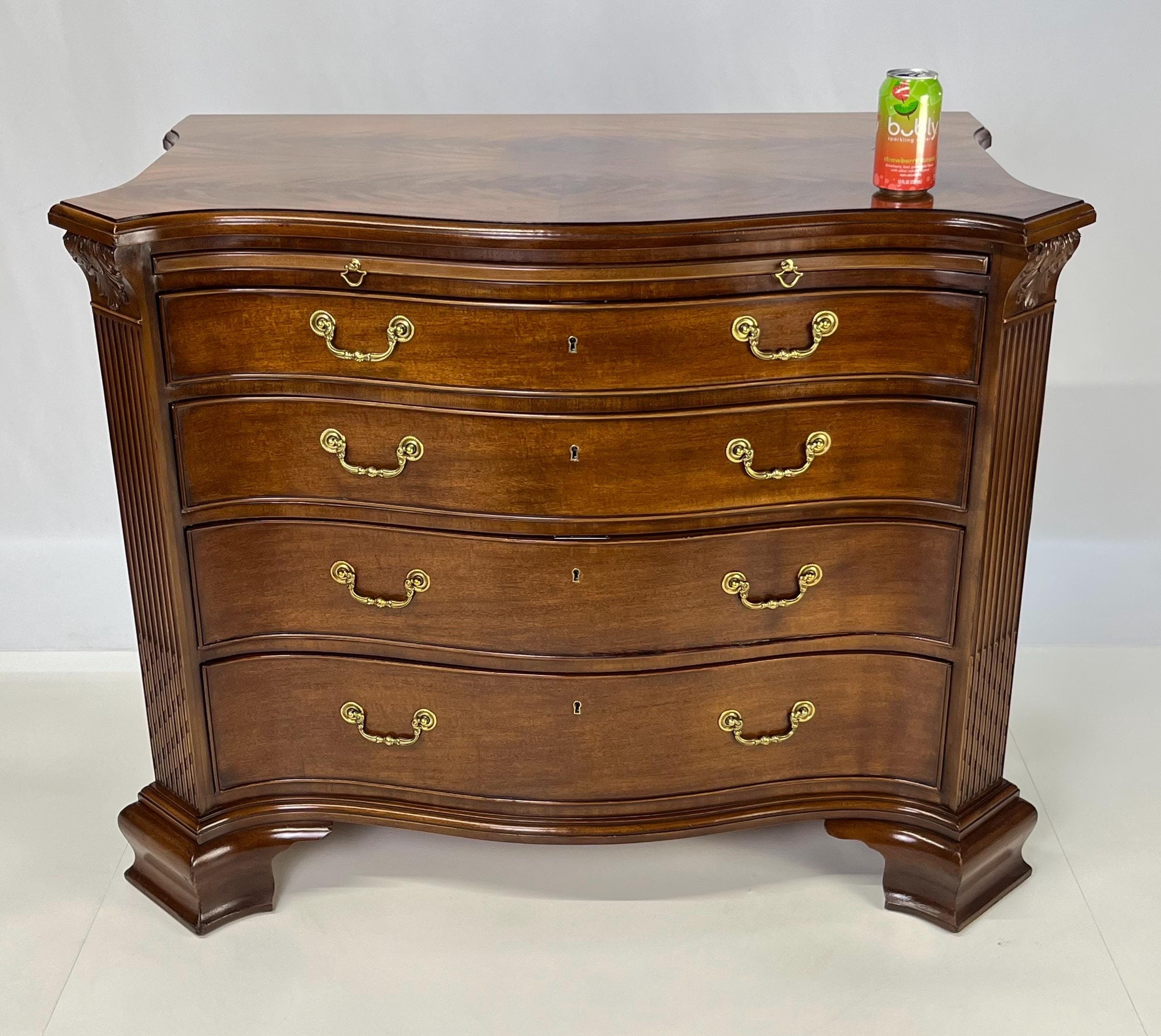 EJ Victor Mahogany Serpentine Bachelor's Chest With Brushing Slide - Thumbnail 10