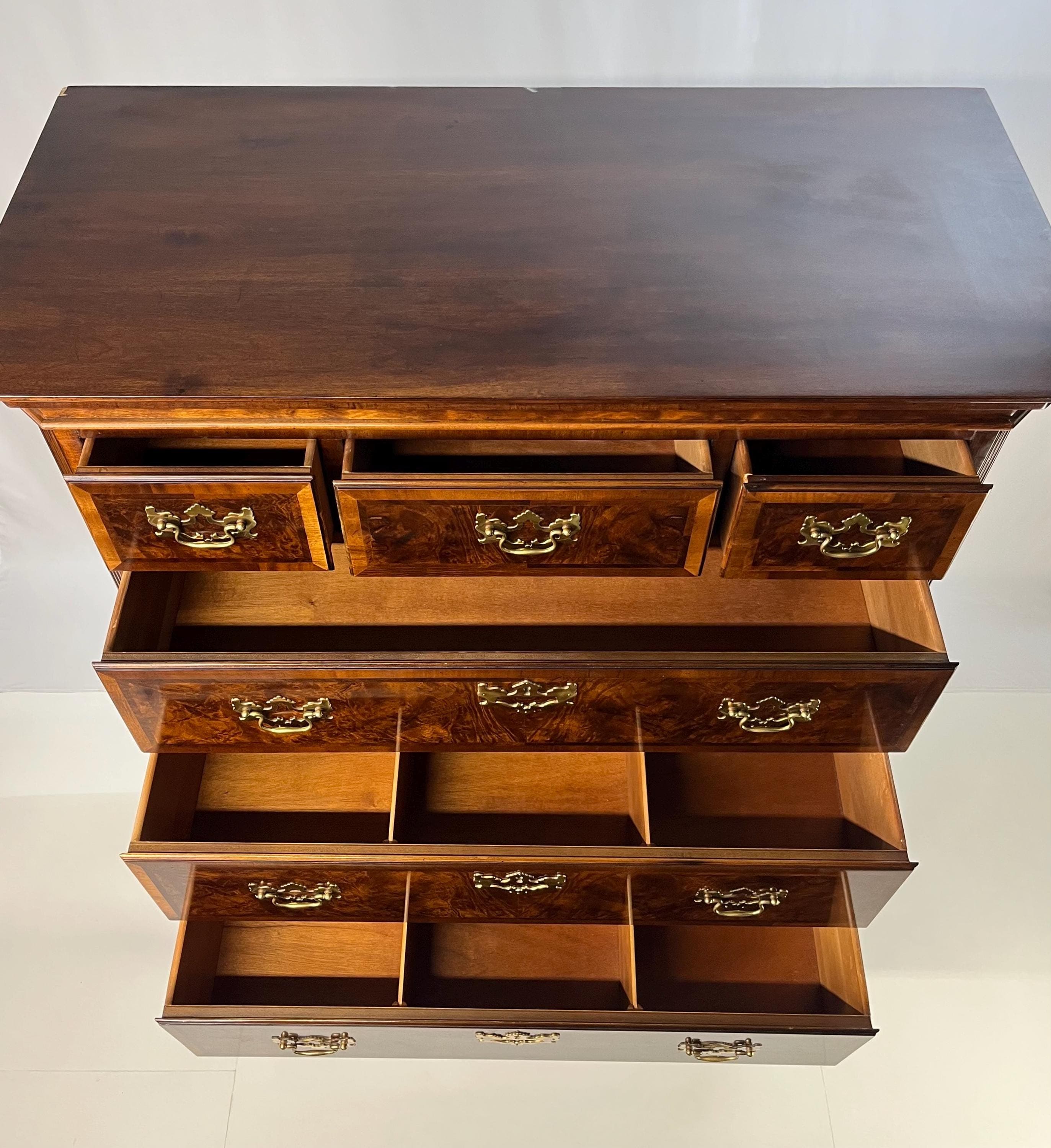 Henredon Aston Court Banded Mahogany and Burlwood Chest on Chest - Thumbnail 10