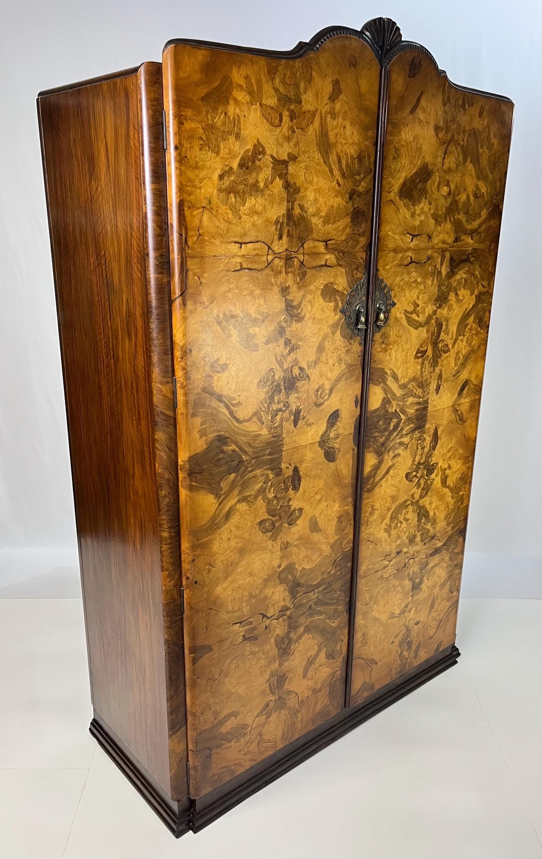 English Art Deco Book-Matched Burl Walnut Wardrobe - Thumbnail 7