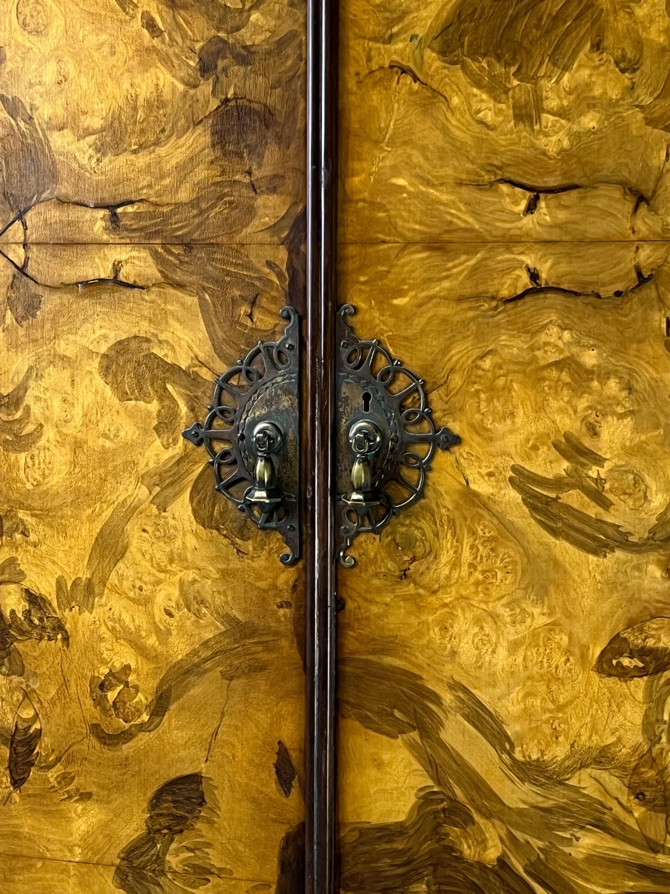 English Art Deco Book-Matched Burl Walnut Wardrobe - Thumbnail 6