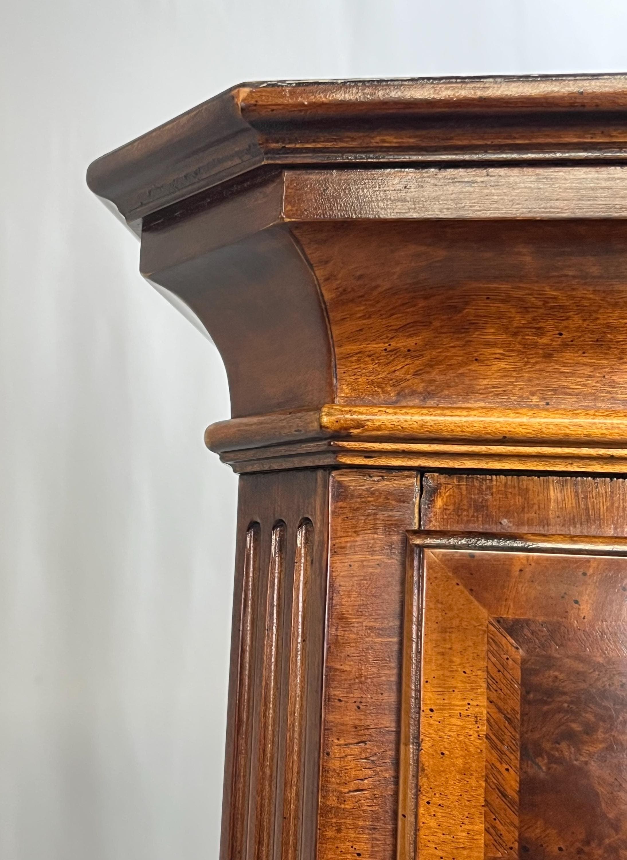 Henredon Aston Court Banded Mahogany and Burlwood Chest on Chest - Thumbnail 9