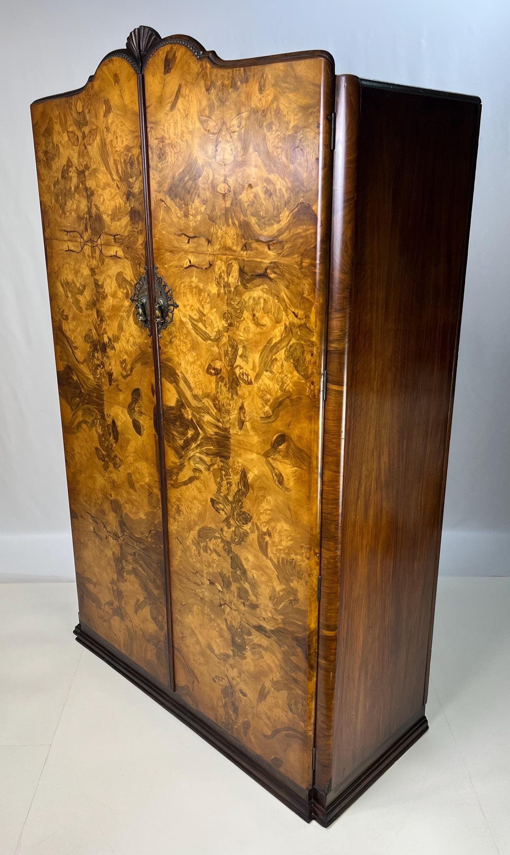 English Art Deco Book-Matched Burl Walnut Wardrobe - Thumbnail 4