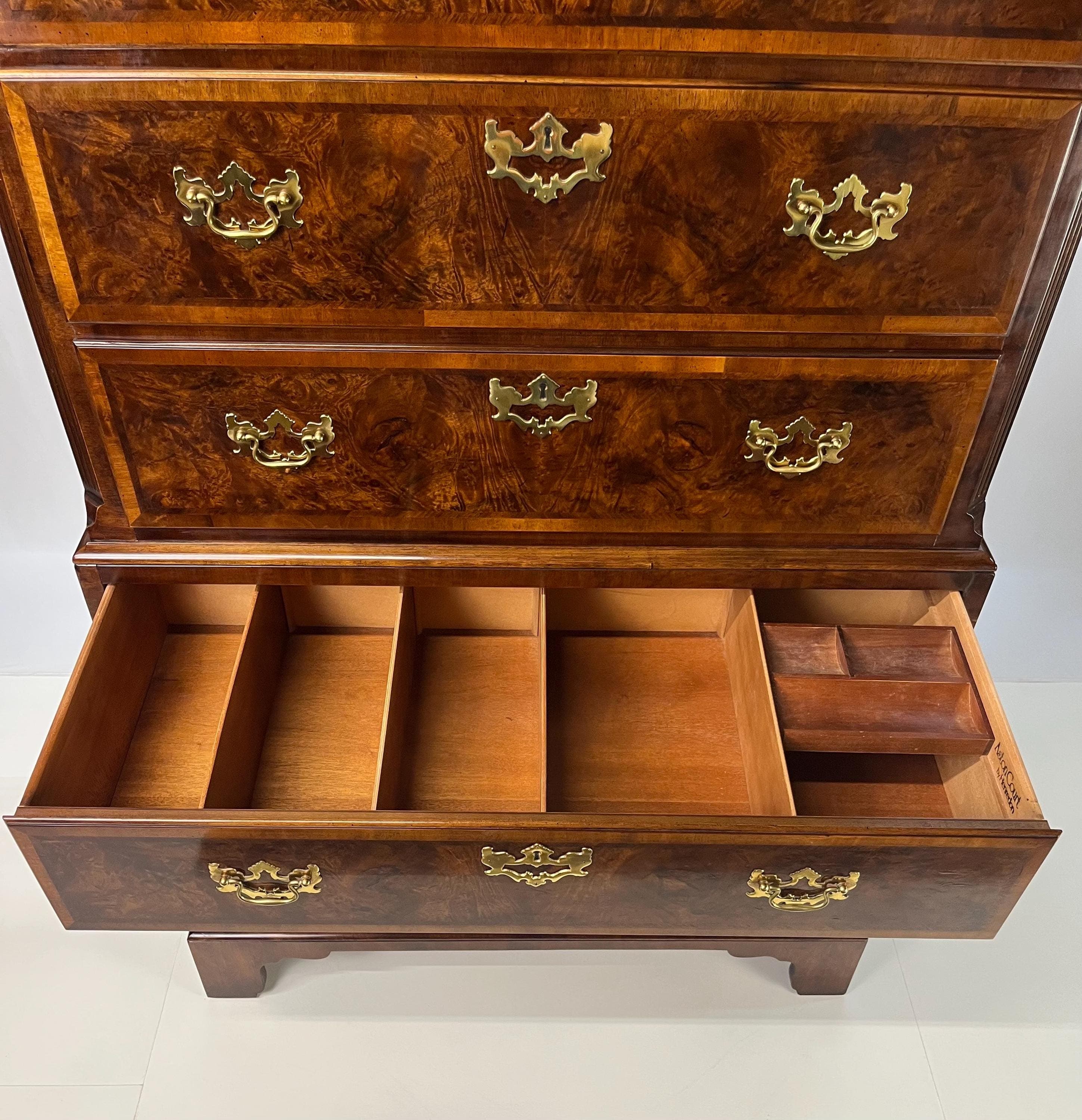 Henredon Aston Court Banded Mahogany and Burlwood Chest on Chest - Thumbnail 11