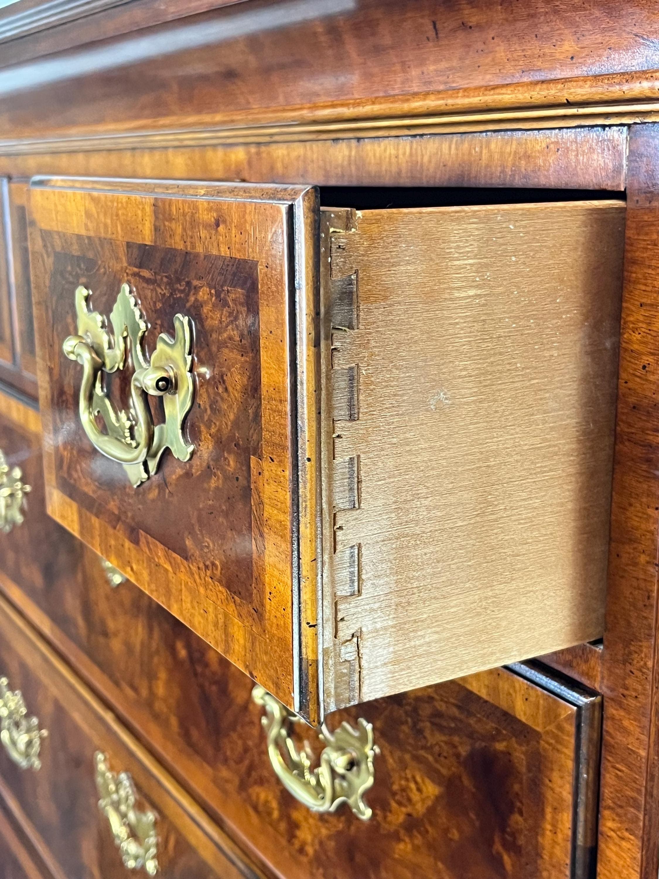 Henredon Aston Court Banded Mahogany and Burlwood Chest on Chest - Thumbnail 14