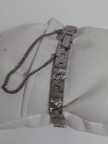 Vintage Womans Caravelle by Bulova Quartz Wrist Watch Silver Toned - Thumbnail 2