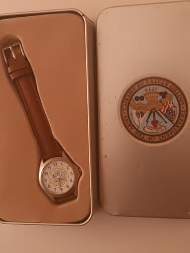 VINTAGE WOMANS DEPT OF THE ARMY WRIST WATCH ARMED FORCES NEW