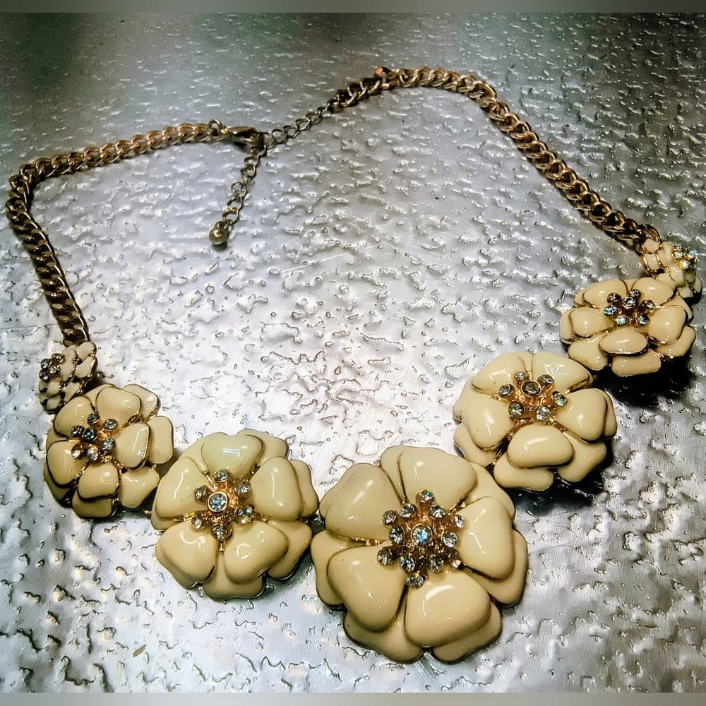 Vintage Gold-toned & Pale Yellow Floral Necklace with Rhinestone Accents - Thumbnail 3