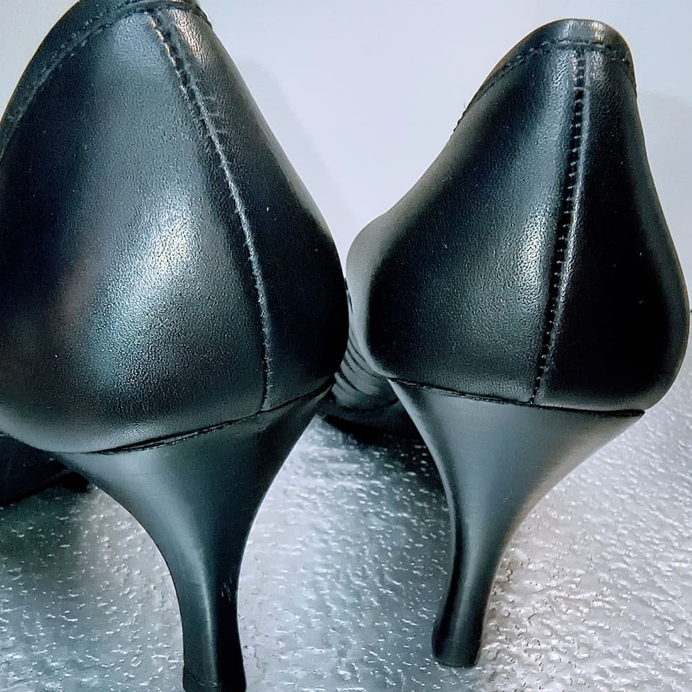 GUCCI Black Leather Laser Cut Square Toe Pumps, Size 35 - Thumbnail 5