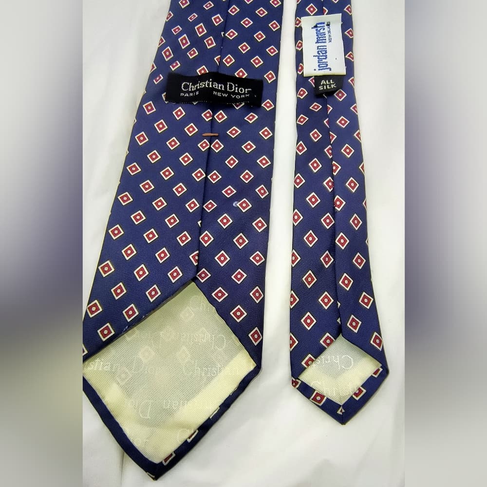 Christian Dior Elegant Blue Geometric Patterned Tie