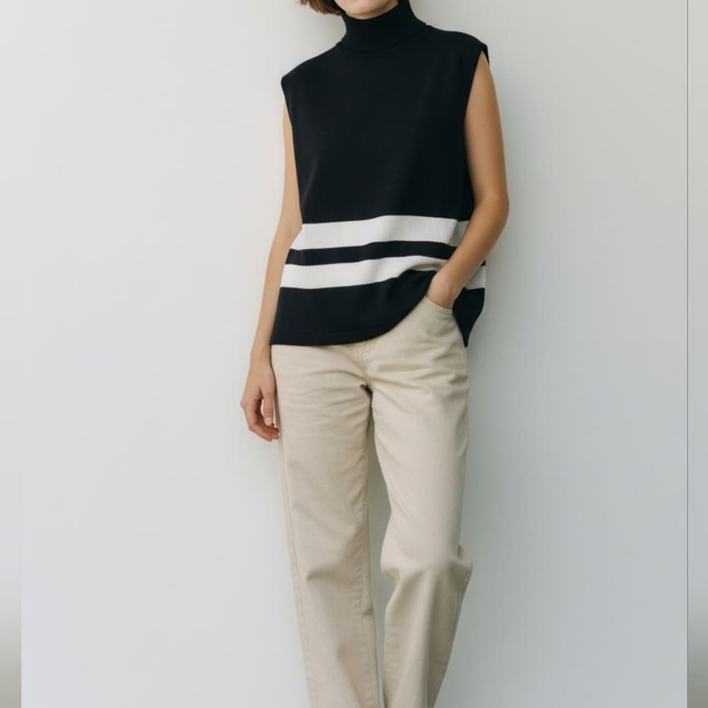 BALENCIAGA Black and White Sleeveless Knit Turtleneck Top, Size 46 - Thumbnail 5