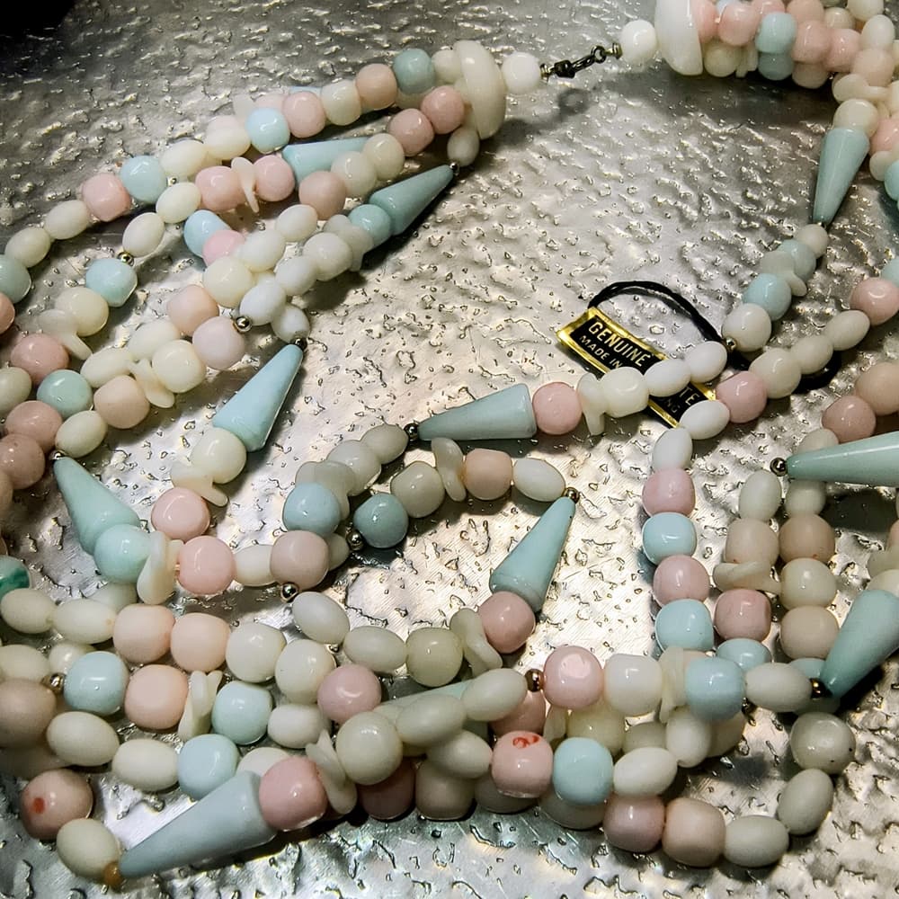 Vintage Circa 1950-1960 Genuine Lucite Costume Jewelry Pastel Beaded Necklace - Thumbnail 6
