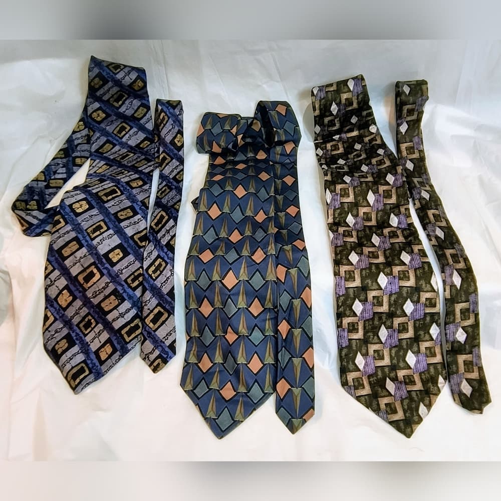 MULBERRY - 2 Mulberry Geometric Pattern Ties & 1 Thai Silk Tie Bundle - Thumbnail 9