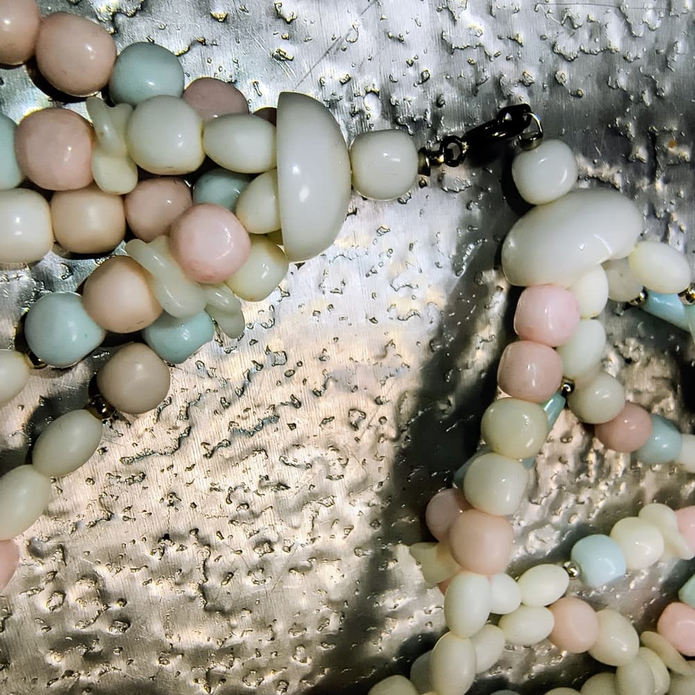 Vintage Circa 1950-1960 Genuine Lucite Costume Jewelry Pastel Beaded Necklace - Thumbnail 3