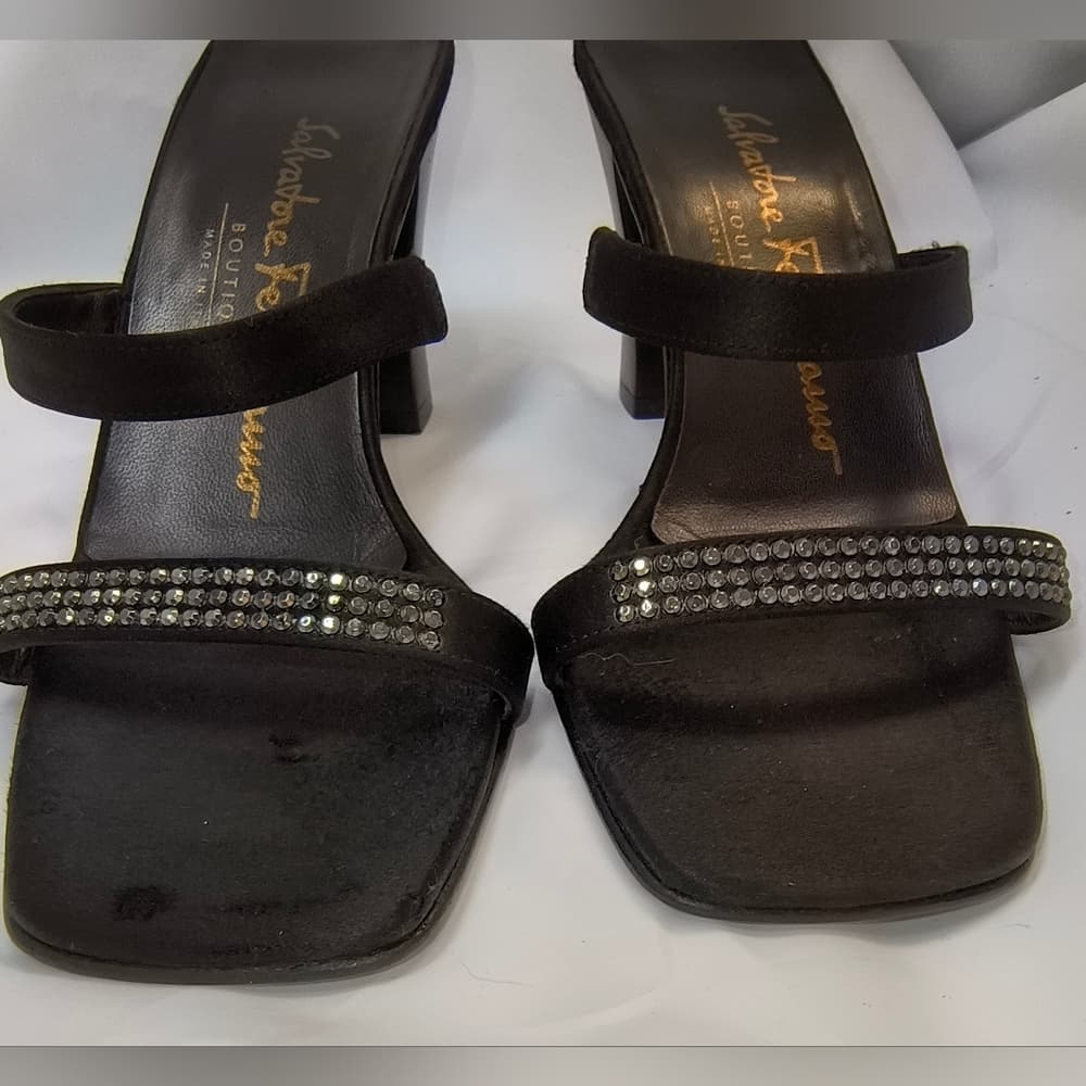 FERRAGAMO - Salvatore Ferragamo Satin & Crystal-Embellished Block Heel Sandals - Thumbnail 10