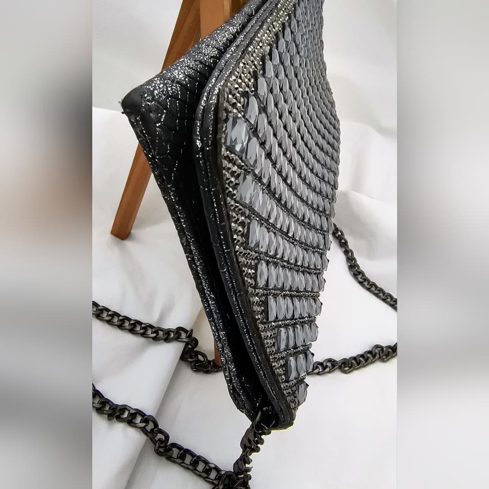 Elegant STARLET Black Chain Silver Rhinestone Clutch - Thumbnail 3