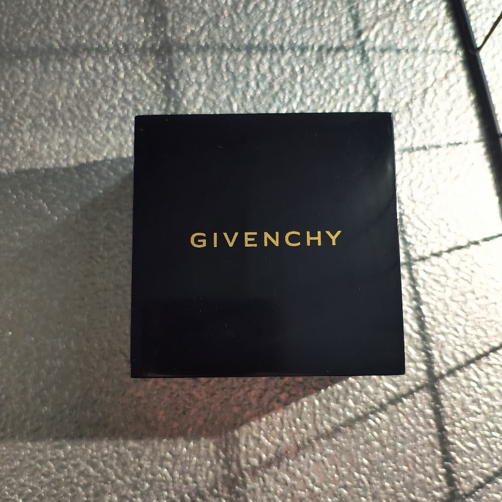 BUNDLE: Givenchy Bracelet, Matching Earrings, Parfume Tote, & Hoop Earrings - Thumbnail 9
