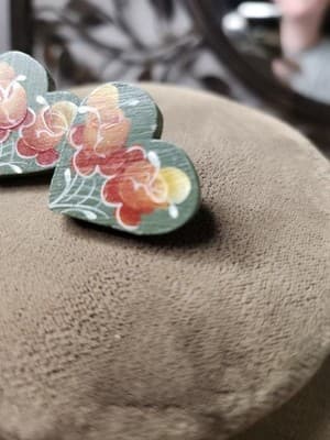 Vintage Hand Painted Folk Art Green Floral Wood Heart Post Stud Earrings - Thumbnail 5