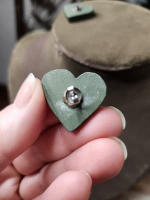 Vintage Hand Painted Folk Art Green Floral Wood Heart Post Stud Earrings - Thumbnail 4