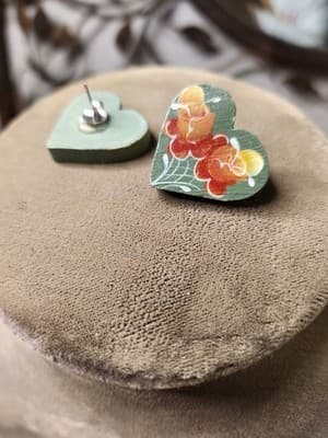 Vintage Hand Painted Folk Art Green Floral Wood Heart Post Stud Earrings - Thumbnail 3