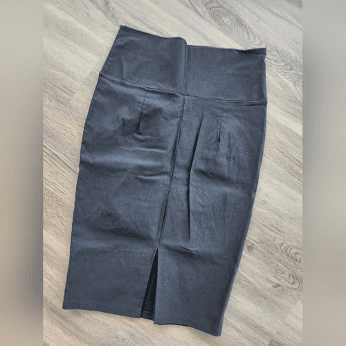 Black 1990s Stretchy Midi Pencil Skirt for Work Slit In Back Made In Usa - Thumbnail 2